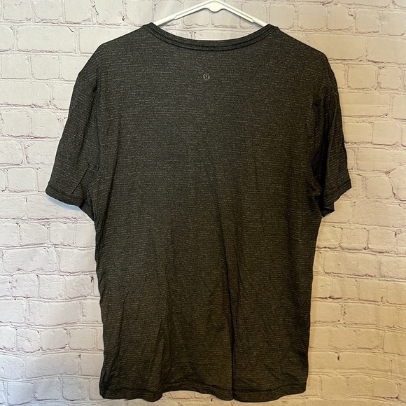 Lululemon Men's t-shirt size Medium Bin F - Picture 6 of 6